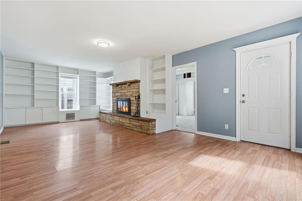 412 S Hocker Avenue, Independence, MO: listing photo 3