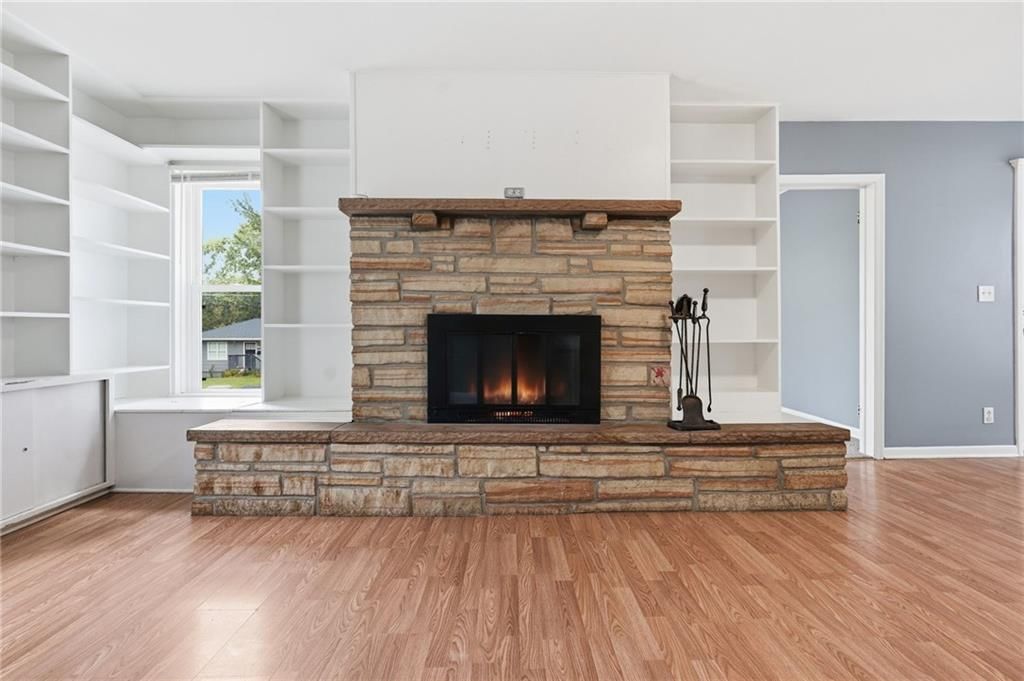 Photo 4 of 30 - 412 S Hocker Avenue, Independence, MO 64050