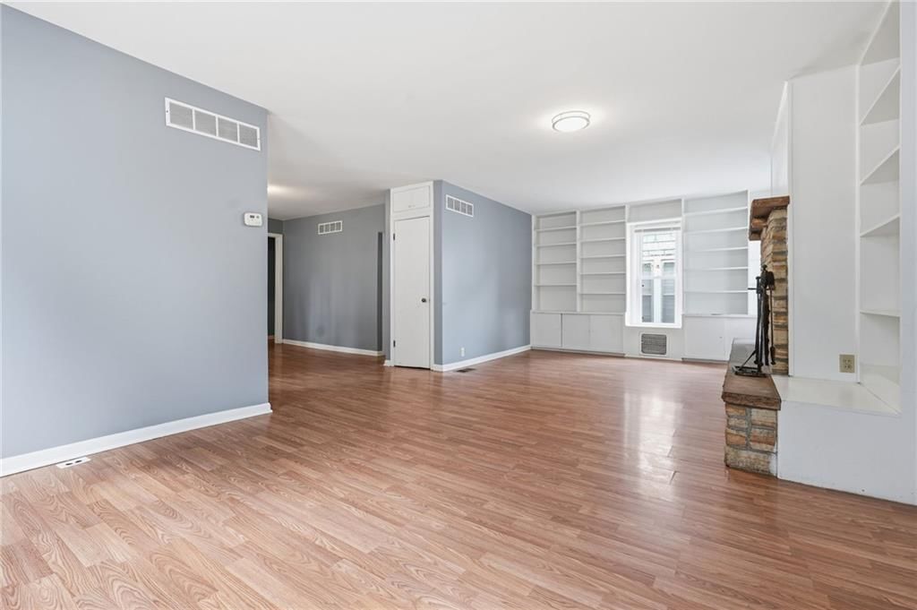 Photo 7 of 30 - 412 S Hocker Avenue, Independence, MO 64050
