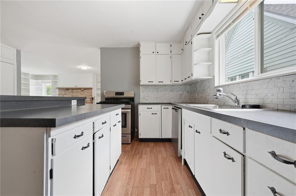 Photo 12 of 30 - 412 S Hocker Avenue, Independence, MO 64050