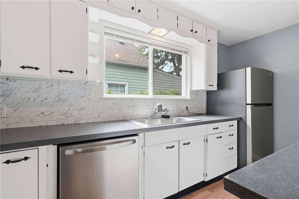 Photo 13 of 30 - 412 S Hocker Avenue, Independence, MO 64050