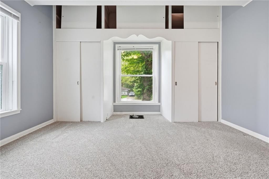 Photo 16 of 30 - 412 S Hocker Avenue, Independence, MO 64050