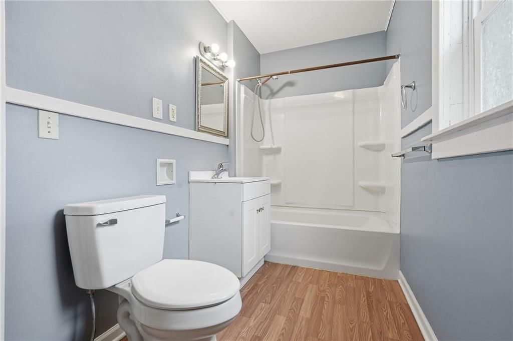 Photo 19 of 30 - 412 S Hocker Avenue, Independence, MO 64050