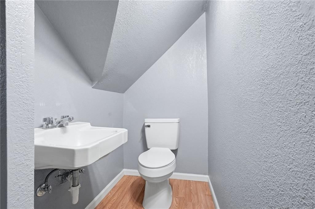 Photo 23 of 30 - 412 S Hocker Avenue, Independence, MO 64050