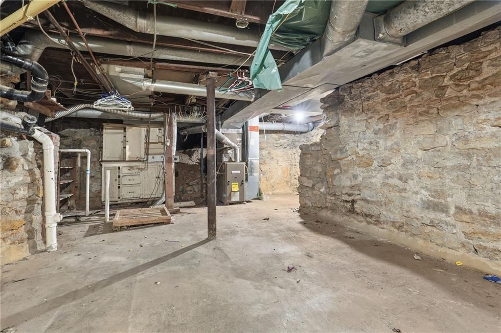 Photo 24 of 30 - 412 S Hocker Avenue, Independence, MO 64050