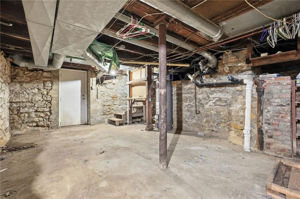 Photo 25 of 30 - 412 S Hocker Avenue, Independence, MO 64050