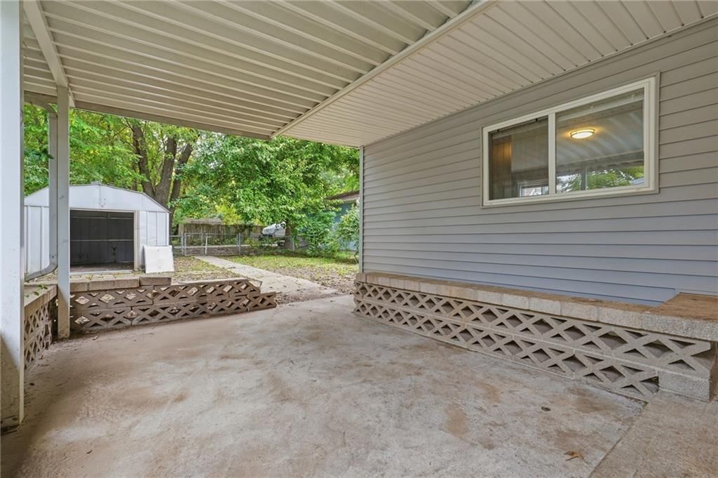 Photo 26 of 30 - 412 S Hocker Avenue, Independence, MO 64050