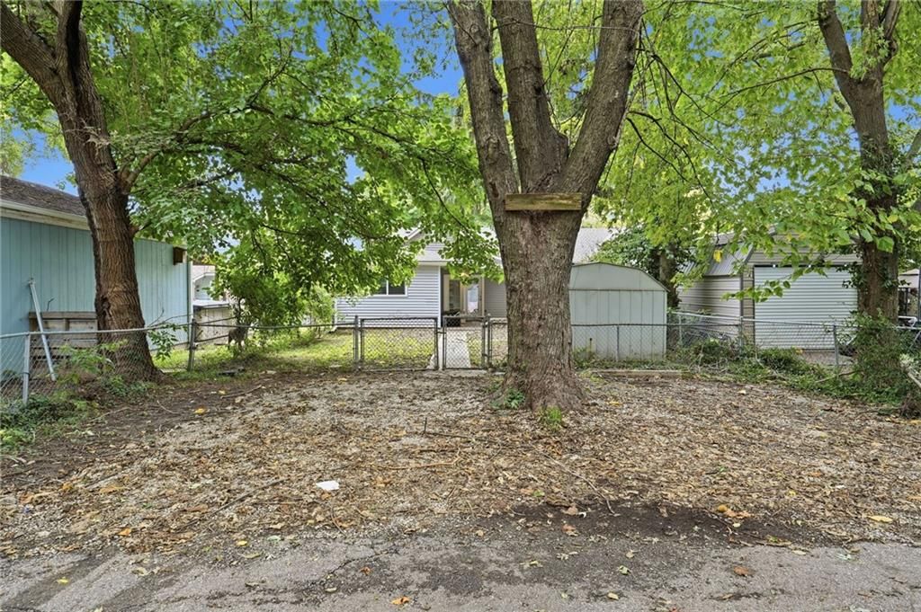 Photo 29 of 30 - 412 S Hocker Avenue, Independence, MO 64050