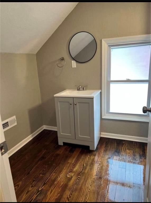 114 E CASS Street — photo 6