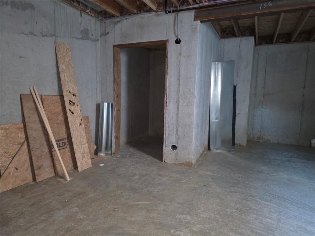 Photo 22 of 33 - 14594 Amanda Lane, Basehor, KS 66007