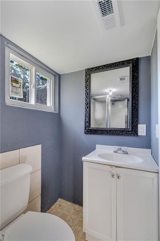 Photo 15 of 47 - 8657 E 57th Street, Kansas City, MO 64129