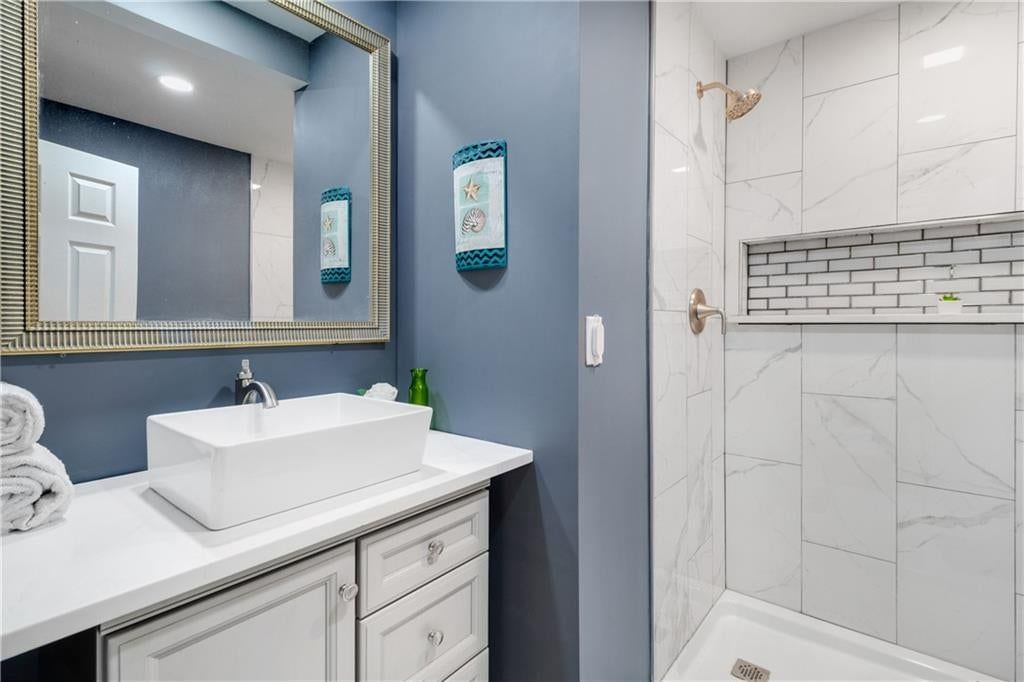 Tiled shower at 8657 E 57th Street, Kansas City, MO 64129