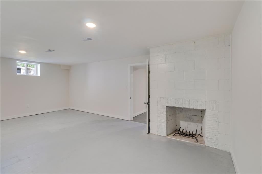 Photo 20 of 47 - 8657 E 57th Street, Kansas City, MO 64129