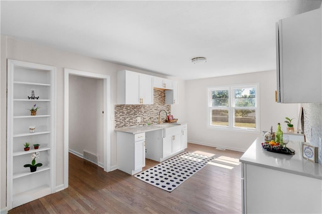 Photo 12 of 47 - 8657 E 57th Street, Kansas City, MO 64129