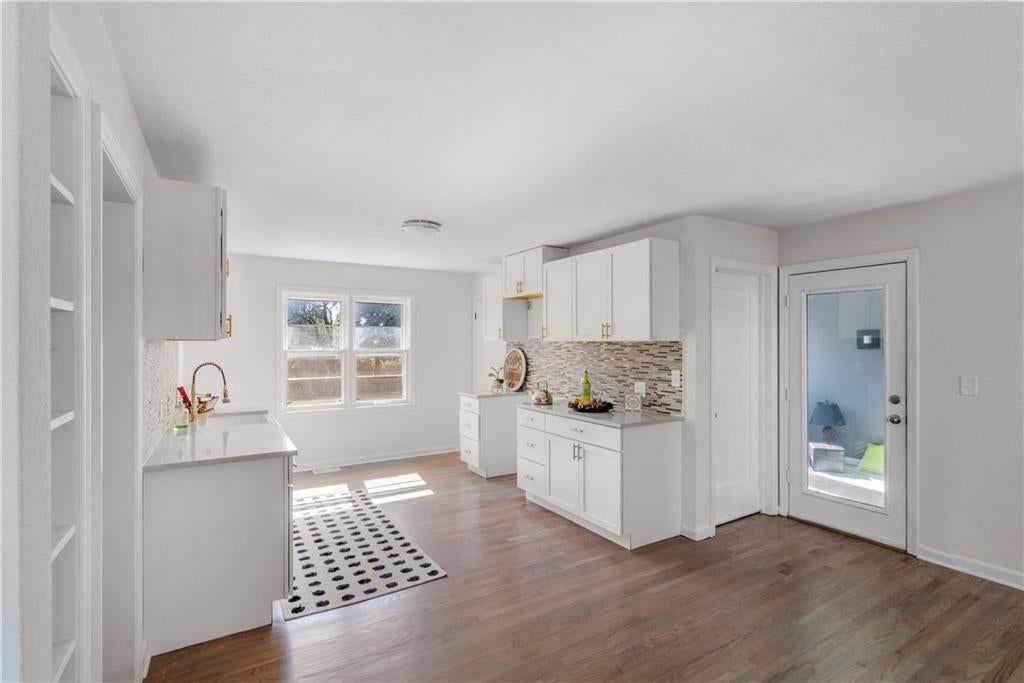 Photo 10 of 47 - 8657 E 57th Street, Kansas City, MO 64129