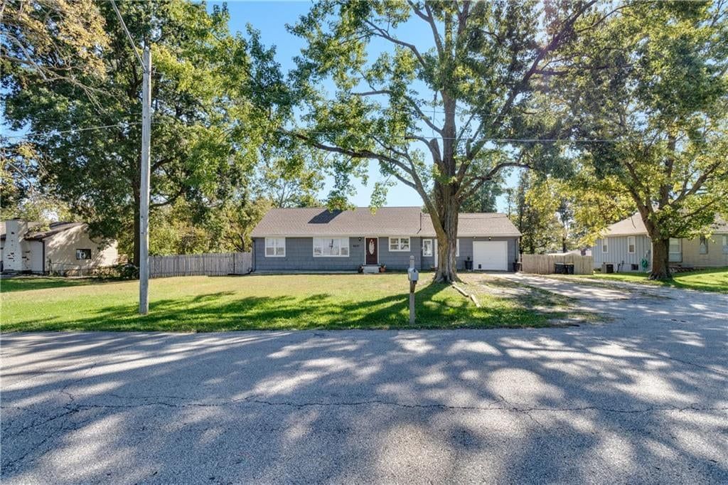Photo 4 of 47 - 8657 E 57th Street, Kansas City, MO 64129