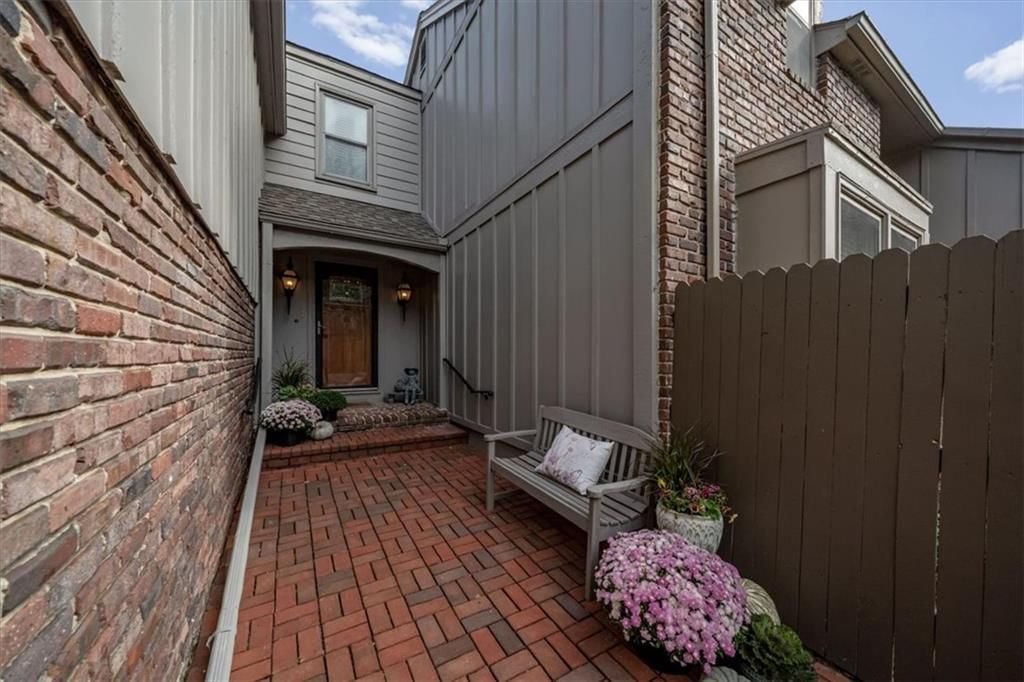 4314 W 112th Terrace — photo 3
