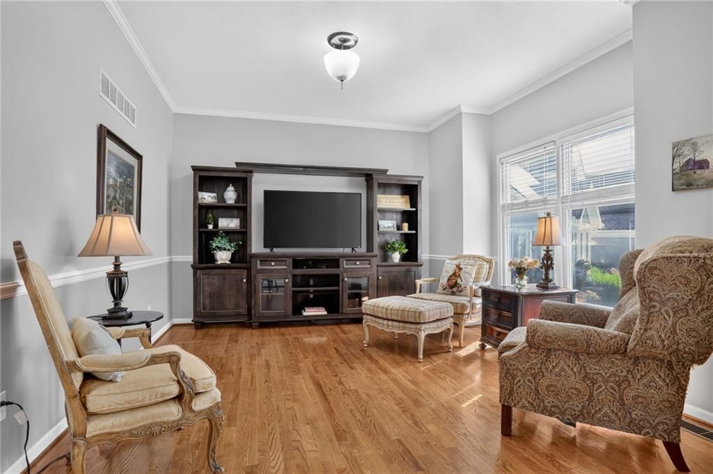 Photo 7 of 29 - 7608 NW 76th Place, Kansas City, MO 64152