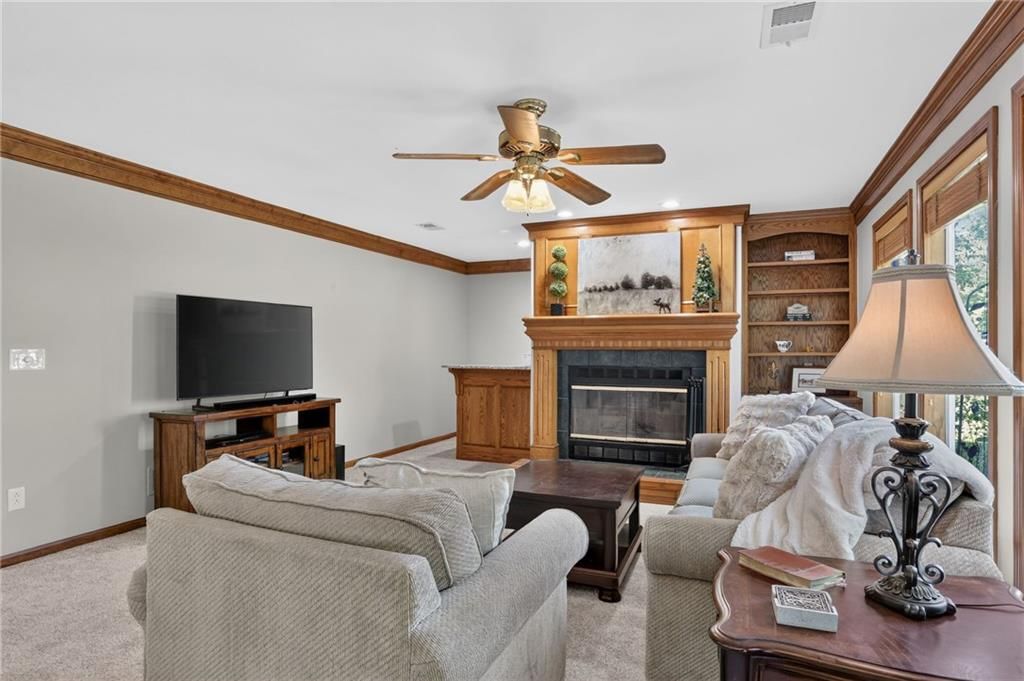 Photo 10 of 29 - 7608 NW 76th Place, Kansas City, MO 64152