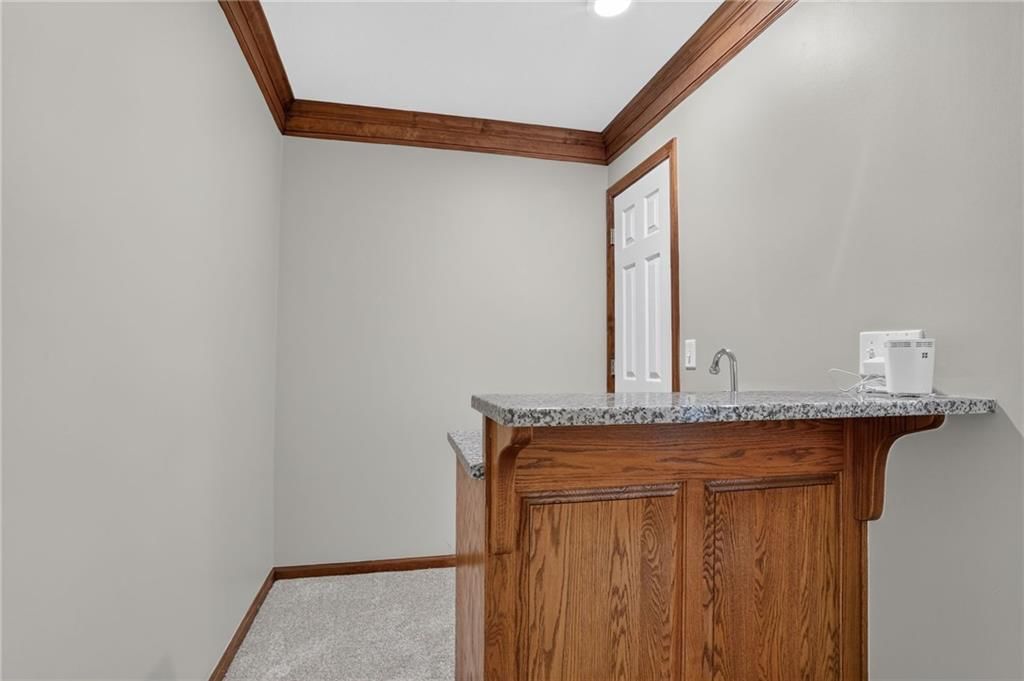 Wet bar at 7608 NW 76th Place, Kansas City, MO 64152