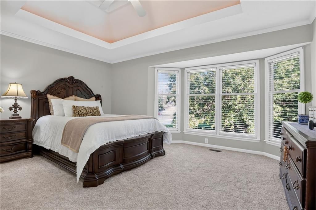 Tray ceiling at 7608 NW 76th Place, Kansas City, MO 64152