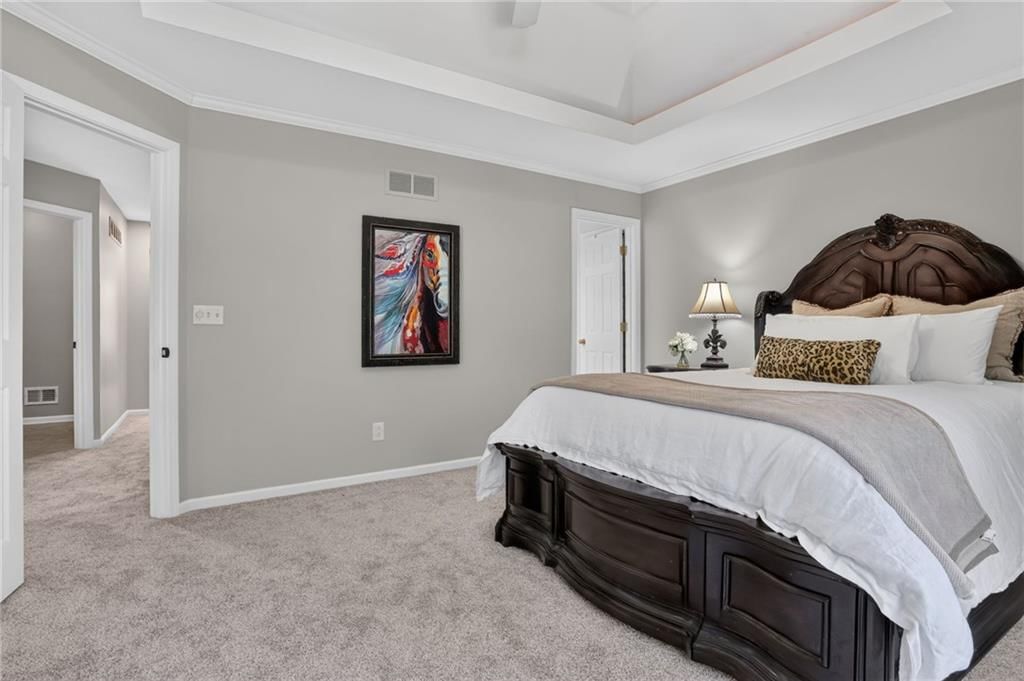 Photo 14 of 29 - 7608 NW 76th Place, Kansas City, MO 64152