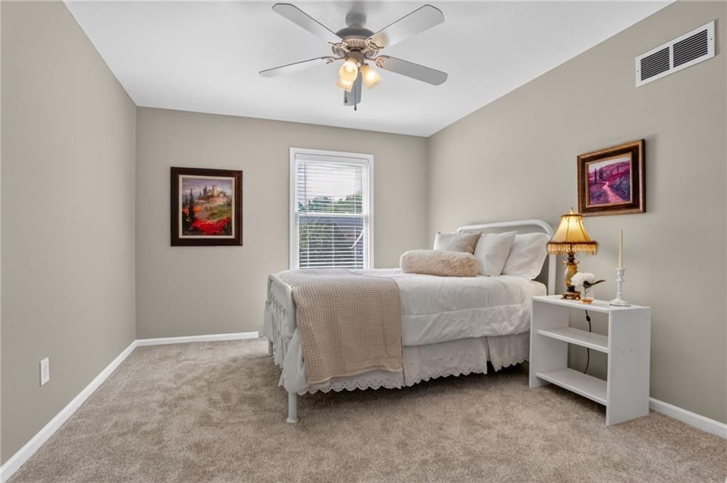 Photo 17 of 29 - 7608 NW 76th Place, Kansas City, MO 64152