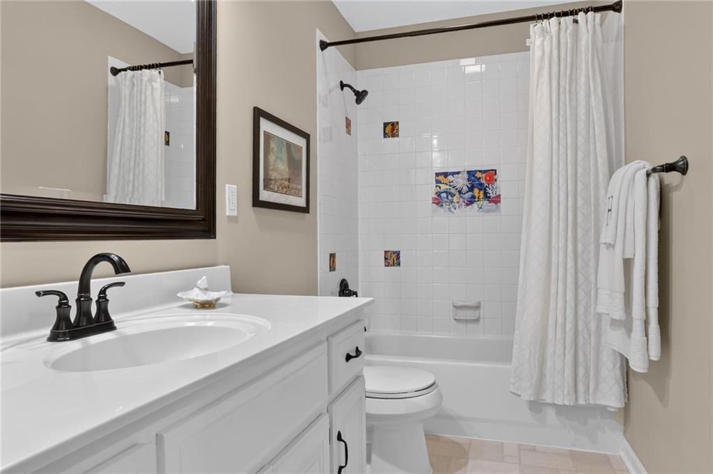 Photo 18 of 29 - 7608 NW 76th Place, Kansas City, MO 64152