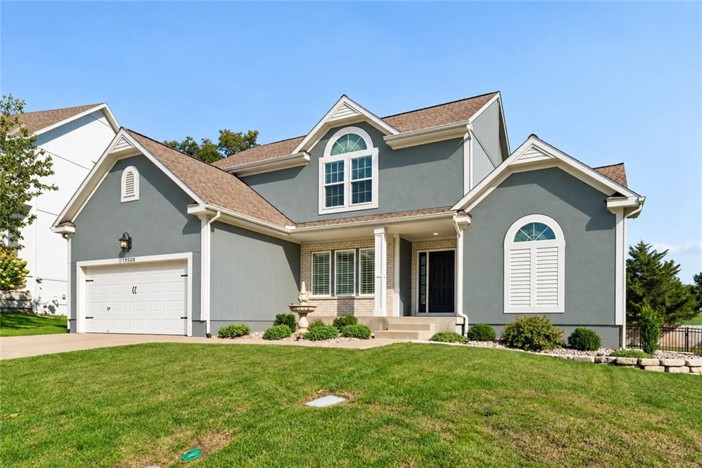 19508 W 96th Terrace, Lenexa, KS: listing photo 2