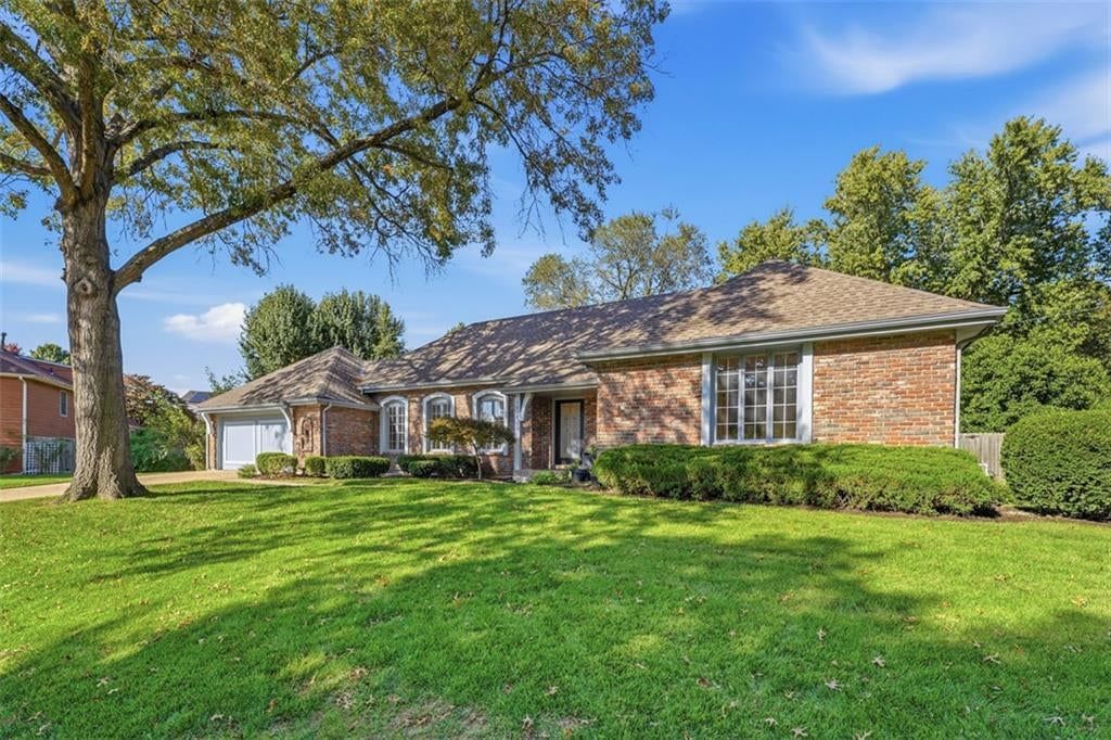 7816 W 100th Place, Overland Park, KS: listing photo 2