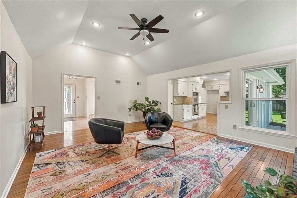 7816 W 100th Place, Overland Park, KS