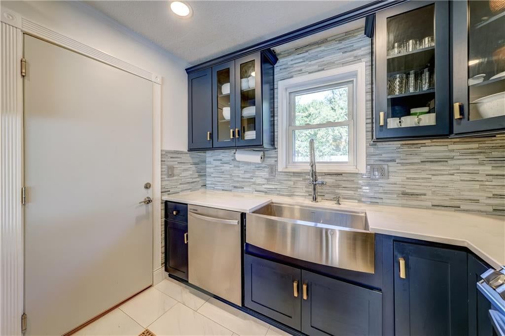 7615 Johnson Drive — photo 9