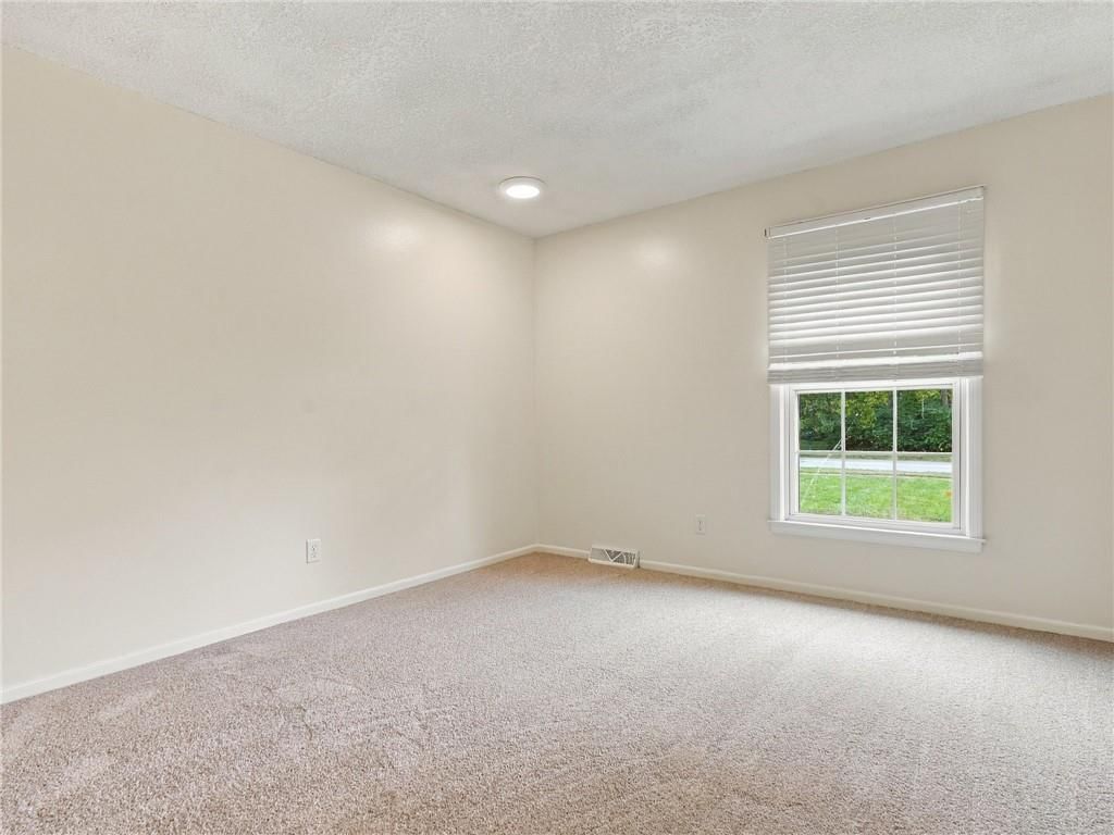 615 Nashua Road — photo 20