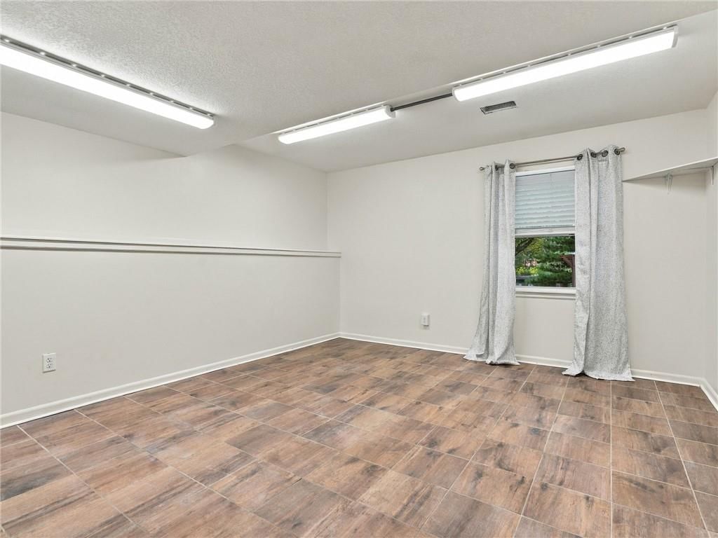 615 Nashua Road — photo 28