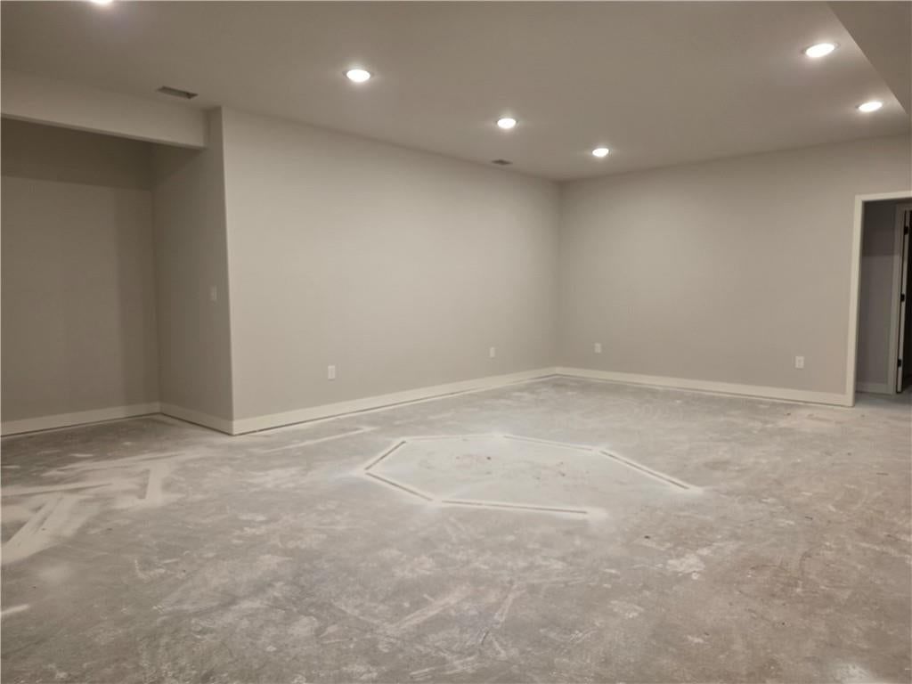 Photo 19 of 34 - 14584 Amanda Lane, Basehor, KS 66007