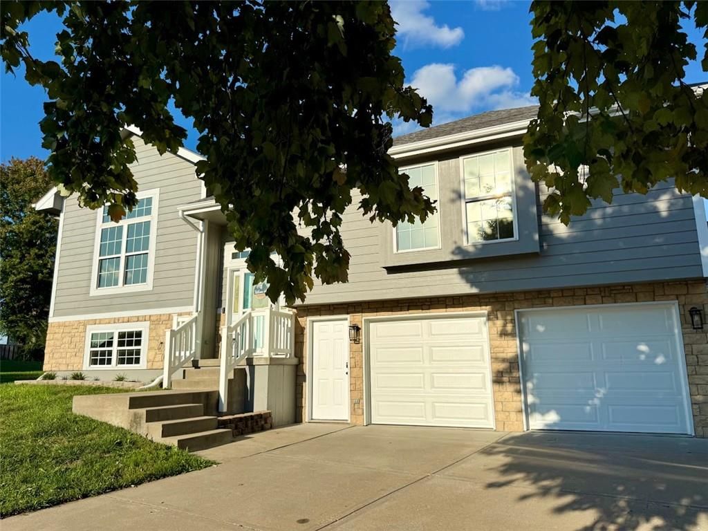 2302 Woodland Circle, Kearney, MO: listing photo 2
