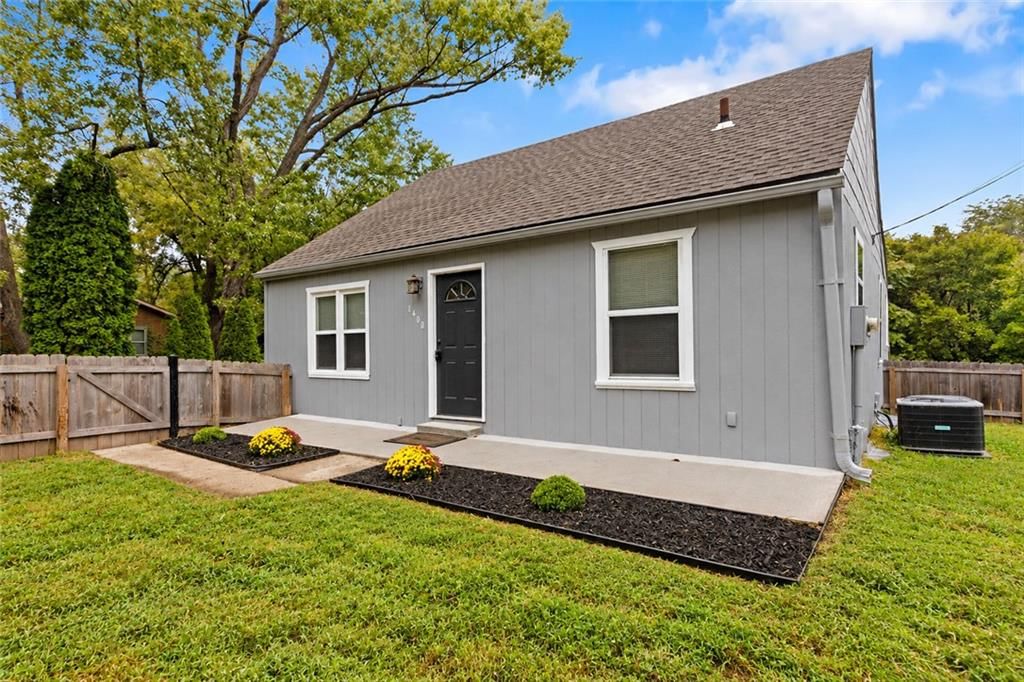 1400 E Hayward Avenue, Independence, MO: listing photo 3