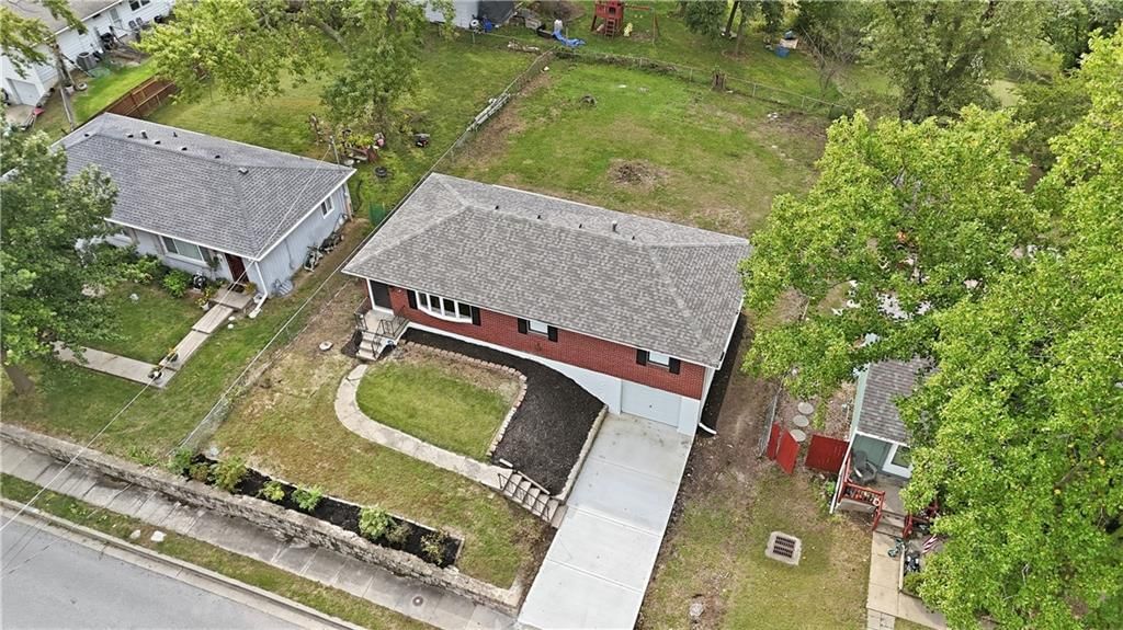 4005 NW 52nd Street — photo 39