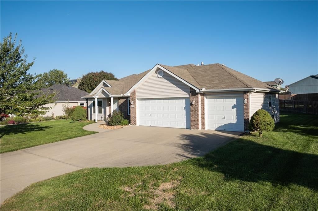 101 Sun Garden Street, Blue Springs, MO: listing photo 3