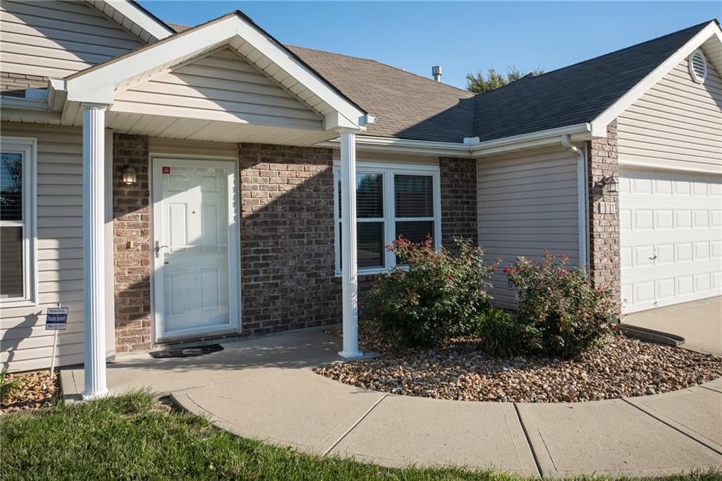 Photo 5 of 38 - 101 Sun Garden Street, Blue Springs, MO 64064