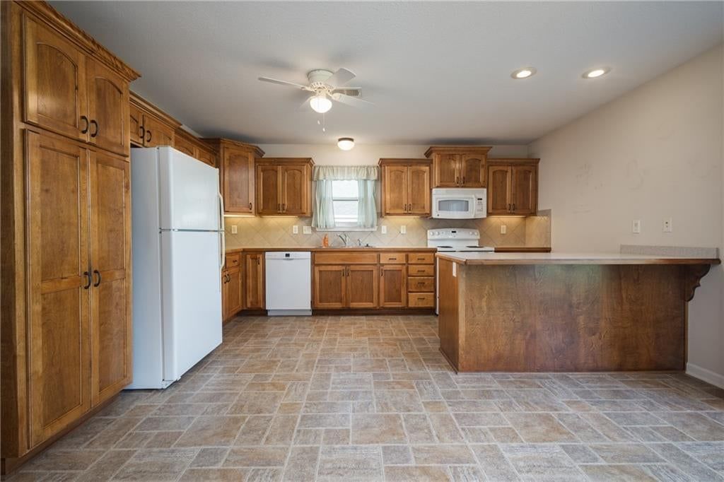 Photo 15 of 38 - 101 Sun Garden Street, Blue Springs, MO 64064