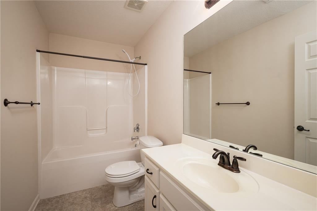 Photo 26 of 38 - 101 Sun Garden Street, Blue Springs, MO 64064