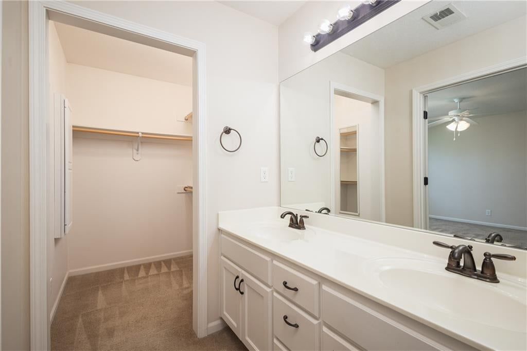 Photo 31 of 38 - 101 Sun Garden Street, Blue Springs, MO 64064