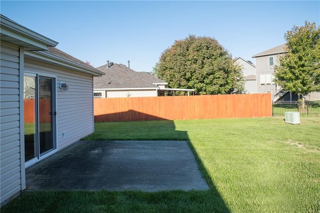 Photo 34 of 38 - 101 Sun Garden Street, Blue Springs, MO 64064