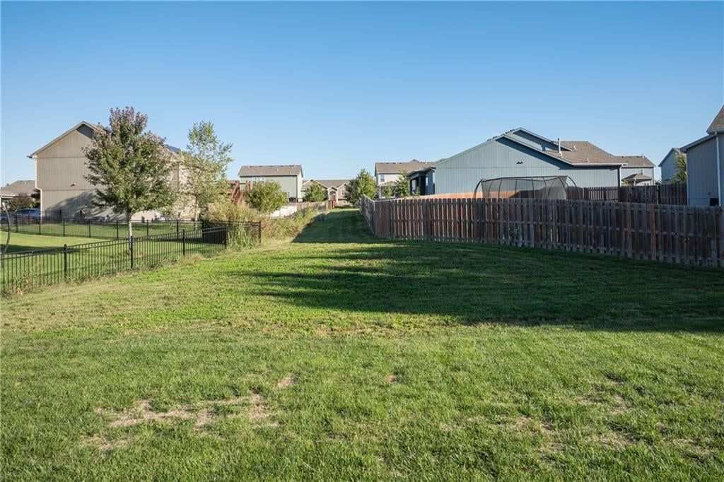 Photo 37 of 38 - 101 Sun Garden Street, Blue Springs, MO 64064
