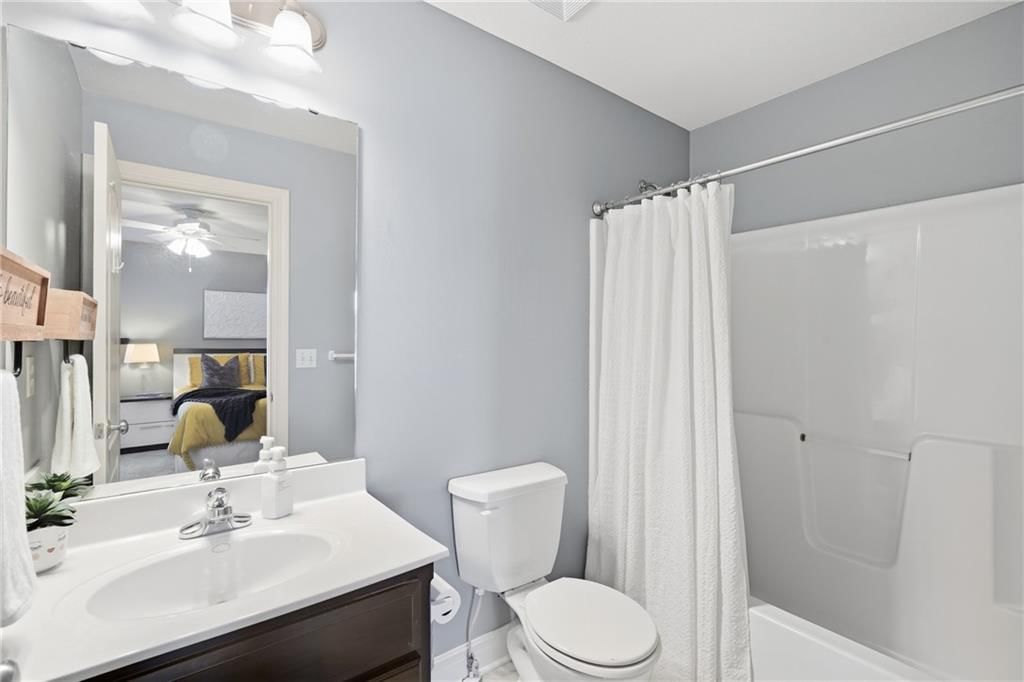 Photo 13 of 47 - 10429 N Lawn Avenue, Kansas City, MO 64156