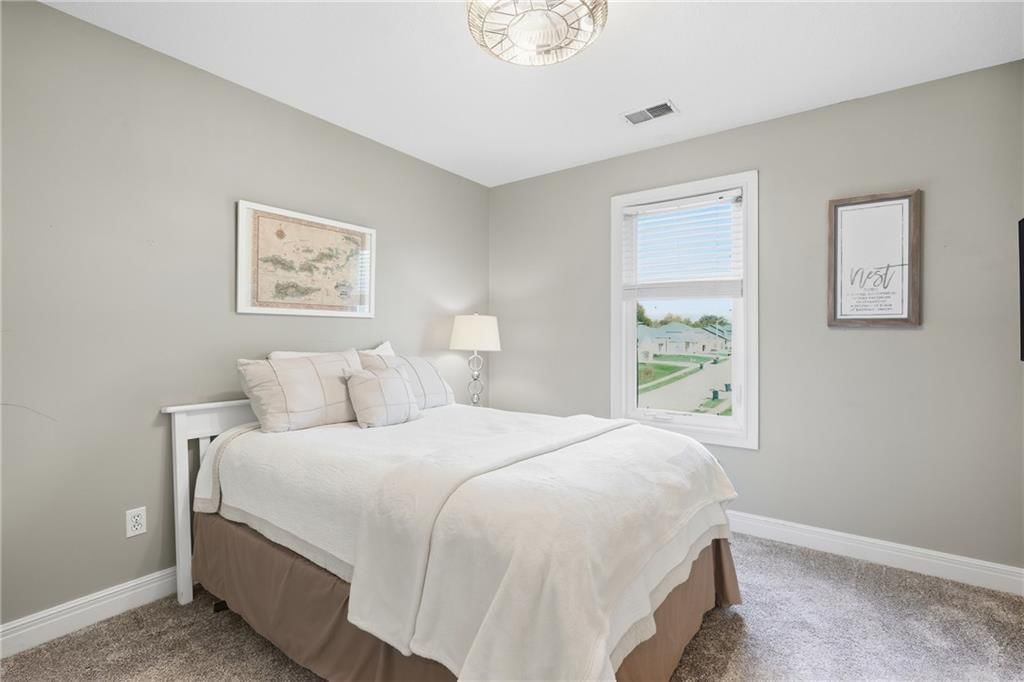 Photo 14 of 47 - 10429 N Lawn Avenue, Kansas City, MO 64156