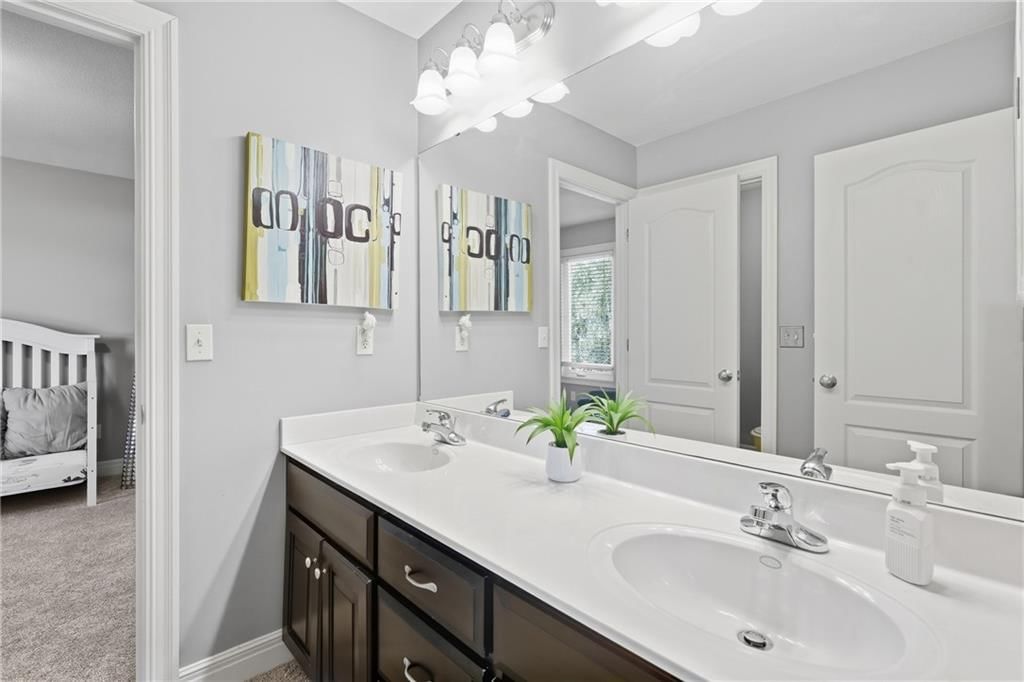 Photo 15 of 47 - 10429 N Lawn Avenue, Kansas City, MO 64156
