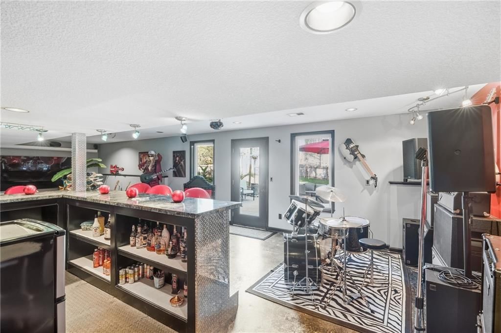 Photo 18 of 47 - 10429 N Lawn Avenue, Kansas City, MO 64156