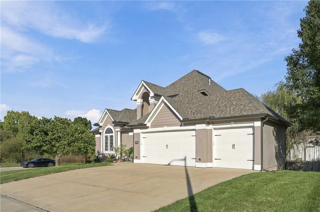 Photo 45 of 47 - 10429 N Lawn Avenue, Kansas City, MO 64156